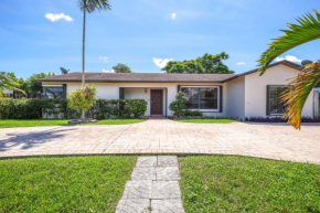 Pet-Friendly Home with Yard about 3 Mi to Zoo Miami!